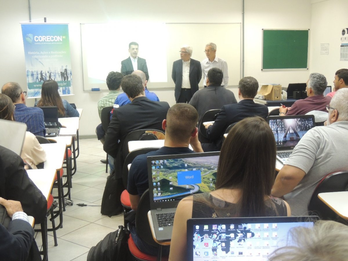 Começa em Florianópolis o curso de Perícia  e Assistência Técnica Econômico-Financeira - Corecon/SC