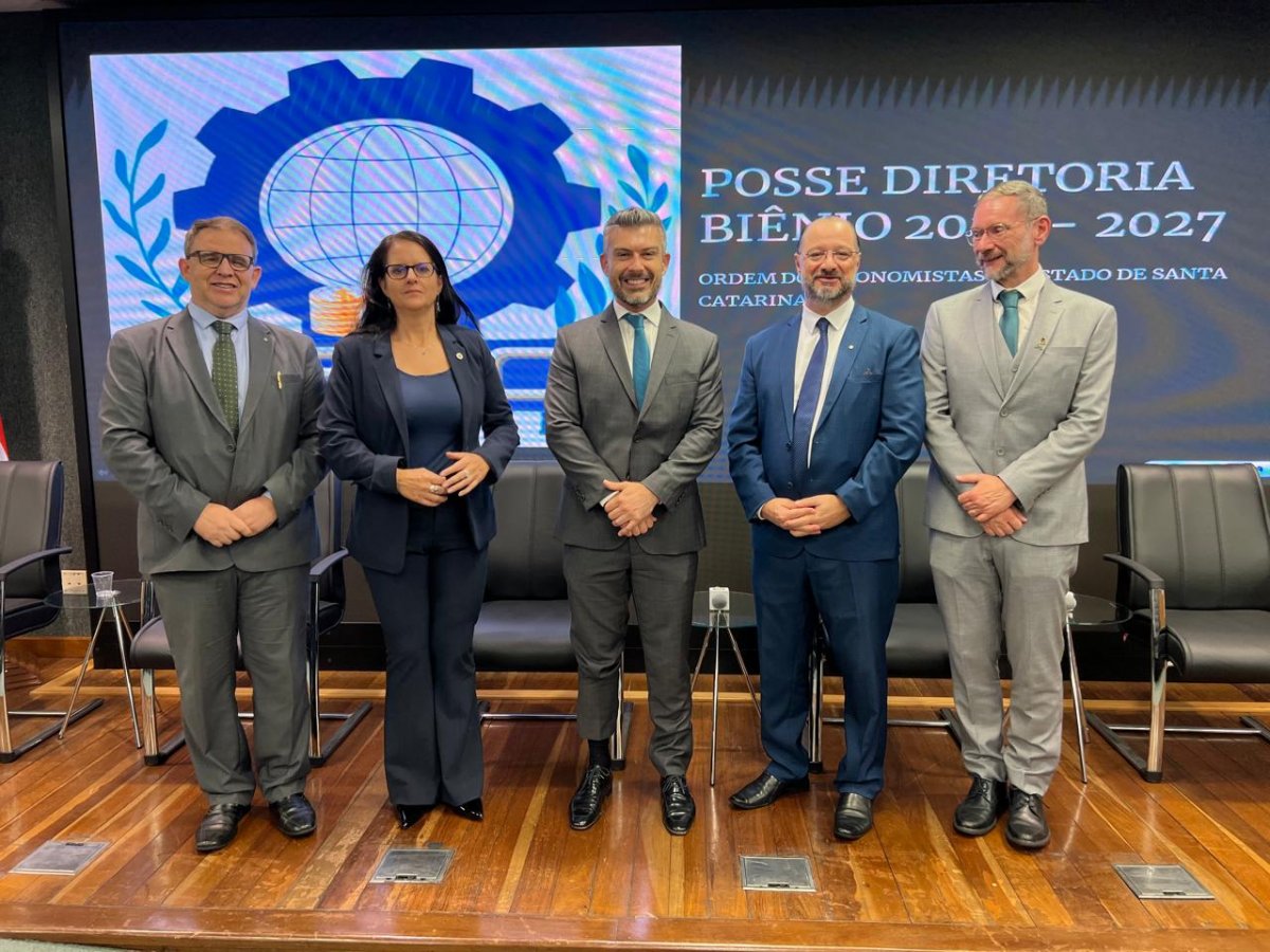 Posse da Nova Diretoria da OESC marca início de gestão com foco em educação financeira nas escolas - Corecon/SC