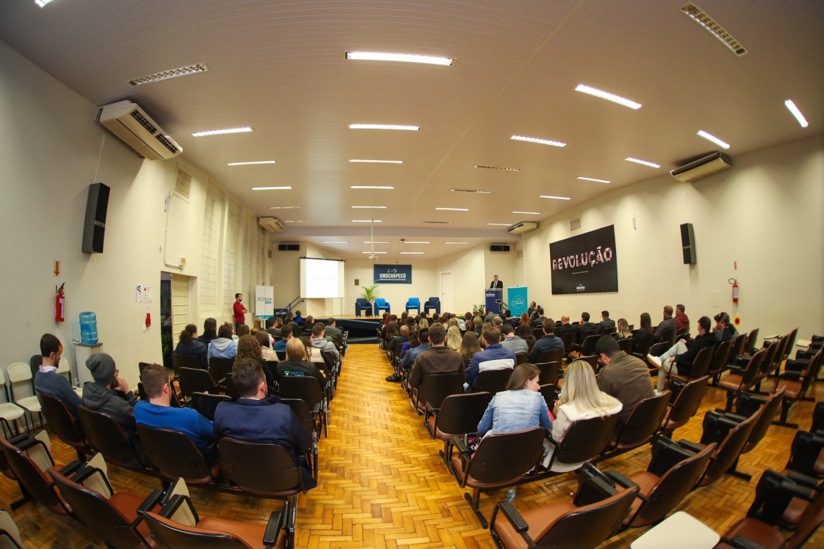 1º Econo+ reúne economistas e estudantes na Unochapecó - Corecon/SC