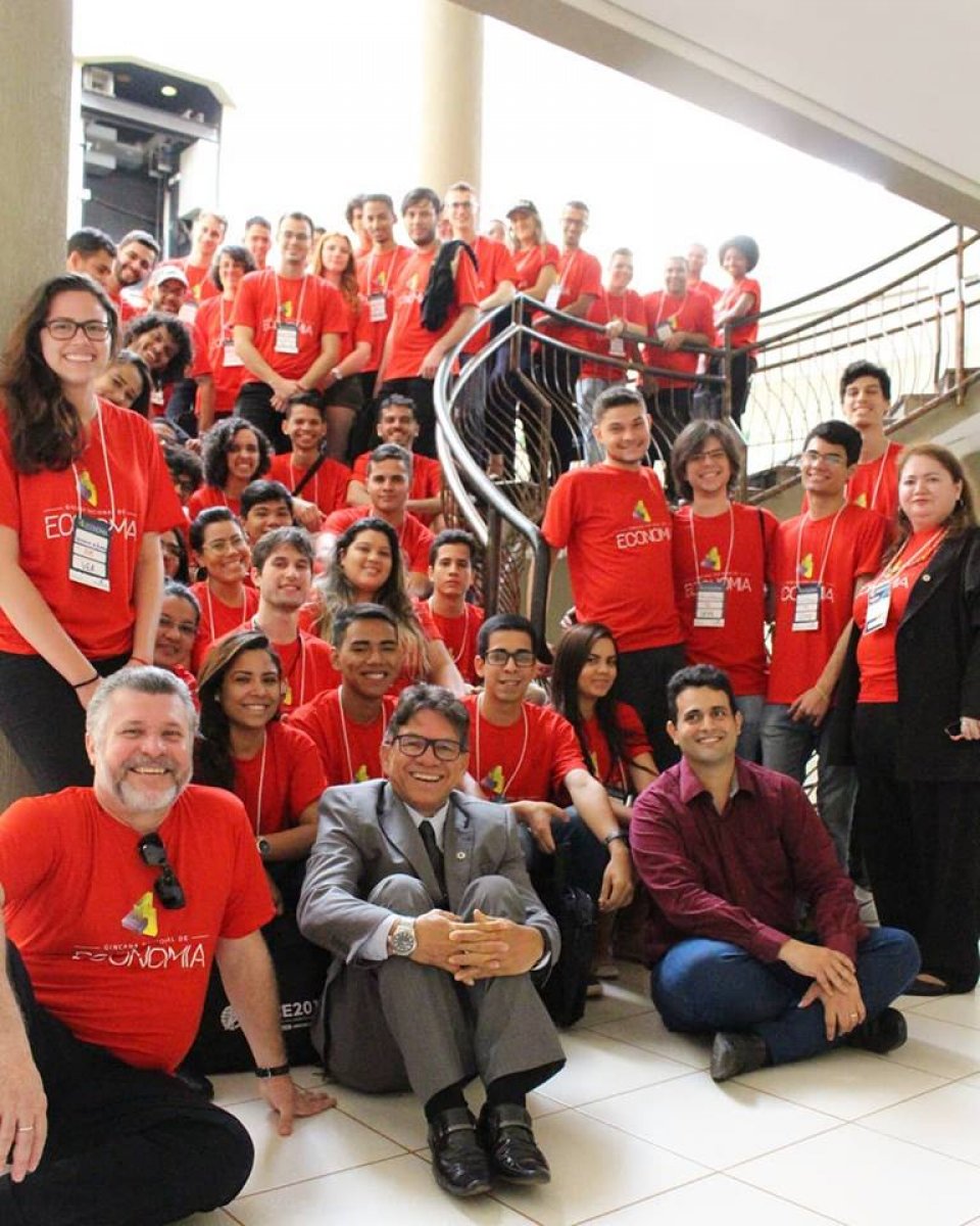 Dupla de acadêmicos de Economia da Furb fica em 3º lugar na Gincana Nacional - Corecon/SC