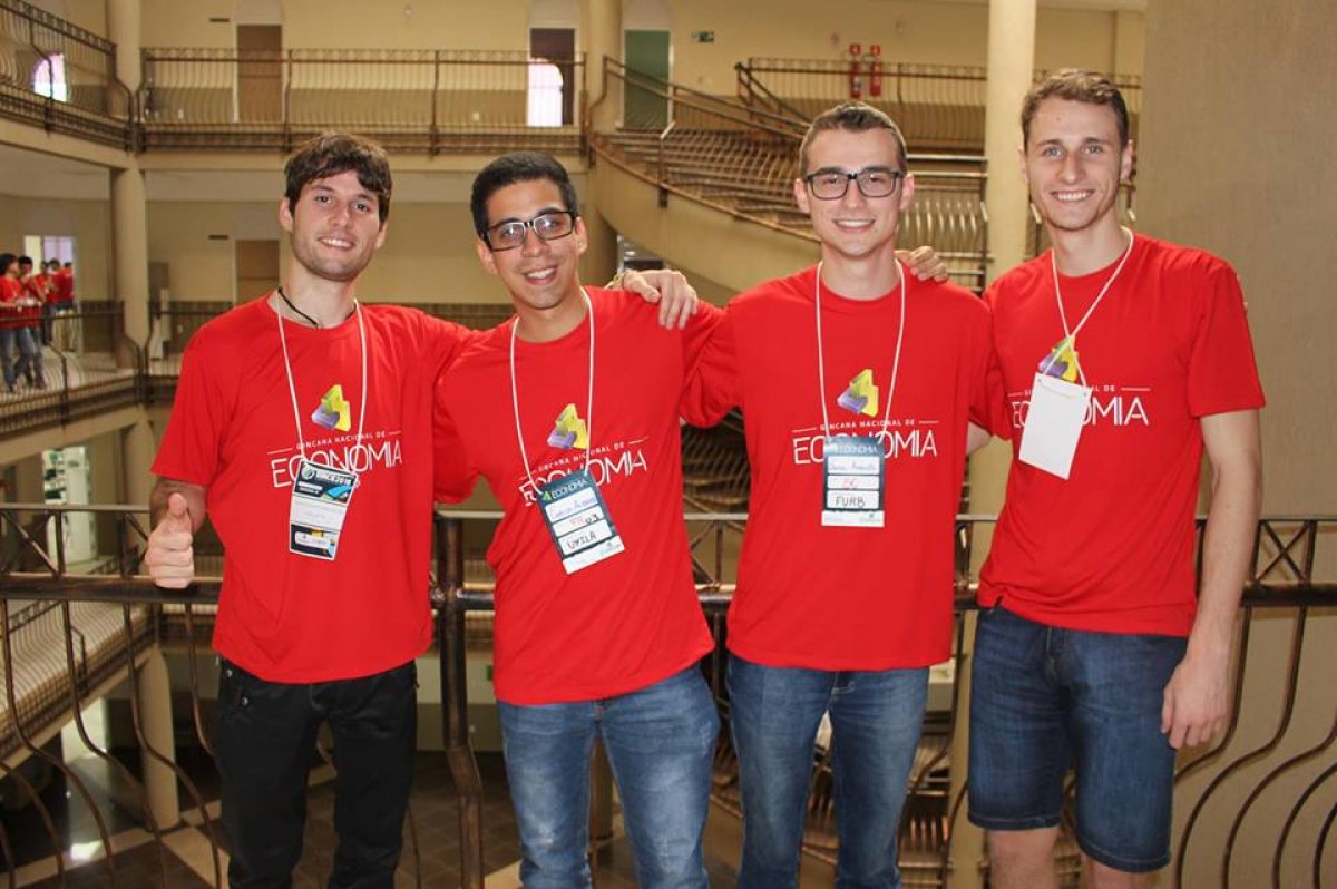 Dupla de acadêmicos de Economia da Furb fica em 3º lugar na Gincana Nacional - Corecon/SC