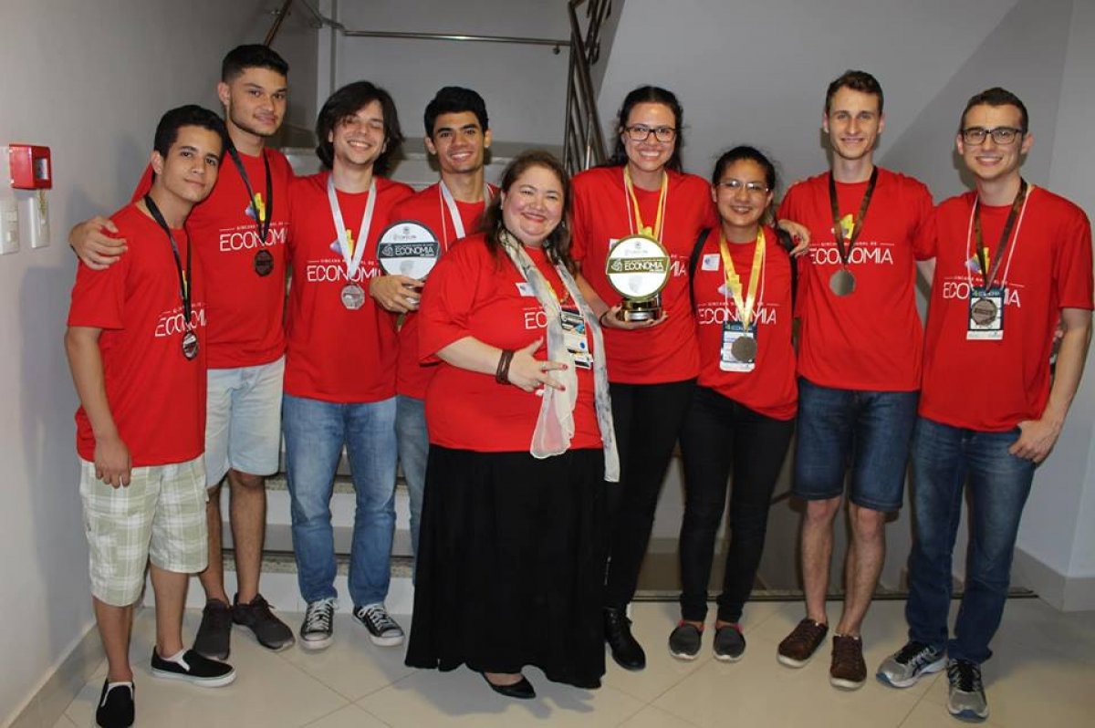 Dupla de acadêmicos de Economia da Furb fica em 3º lugar na Gincana Nacional - Corecon/SC