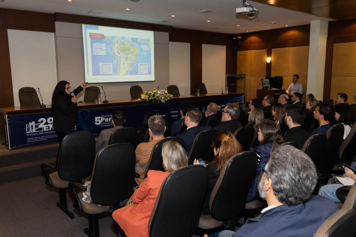 Palestra de Abertura do 29º ENESUL com Janine Alves - Corecon/SC