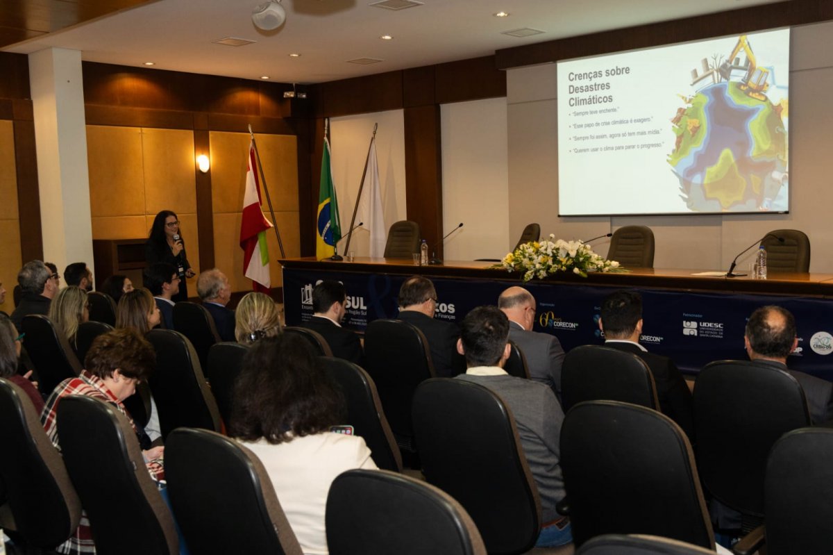 Palestra de Abertura do 29º ENESUL com Janine Alves - Corecon/SC