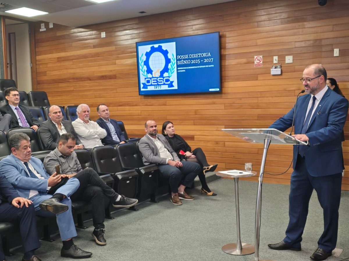 Posse da Nova Diretoria da OESC marca início de gestão com foco em educação financeira nas escolas - Corecon/SC